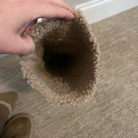 Tory Burch fleece-lined suede boots. Excellent condition. Fit like women’s 6 - Picture 2 of 3